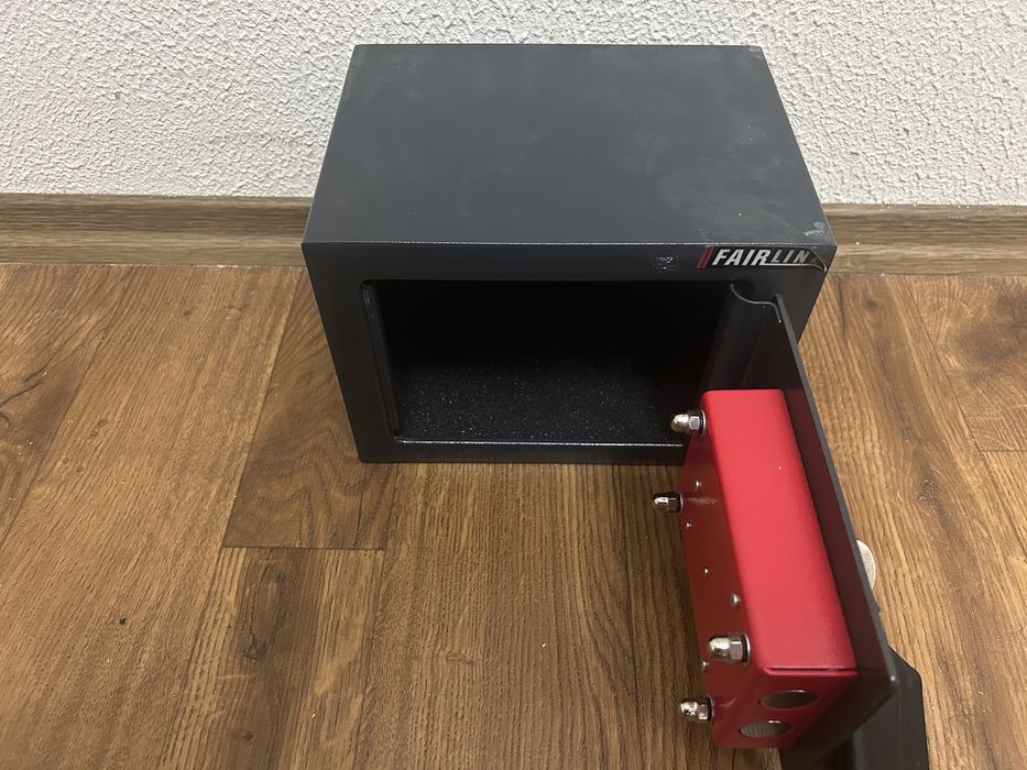 Компактний сейф меблевий