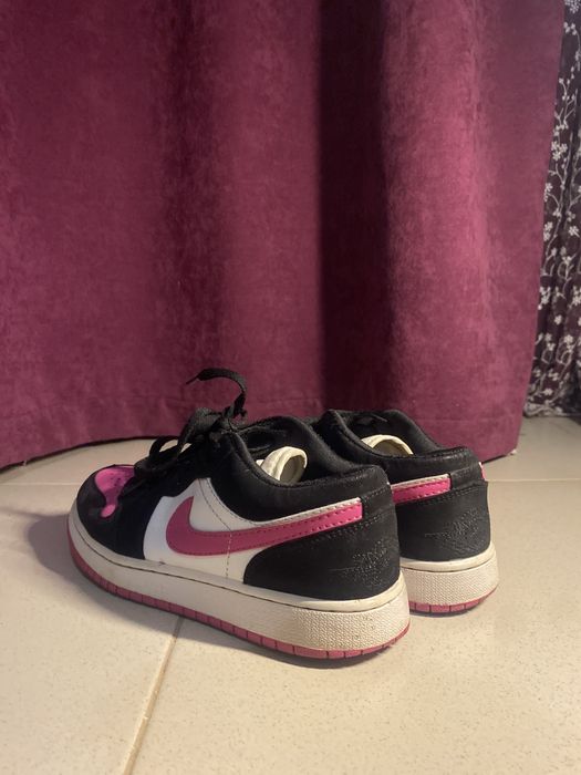 Зручні кросівки Nike Air Jordan 1 Low