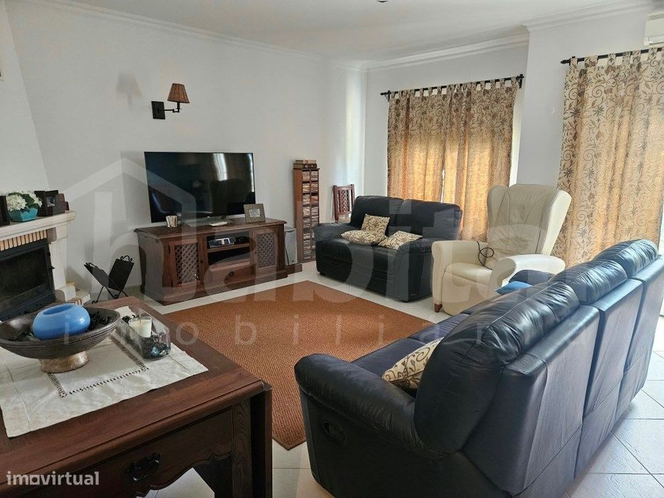 Apartamento T3 com 147 m², varandas, estacionamento e arrecadação