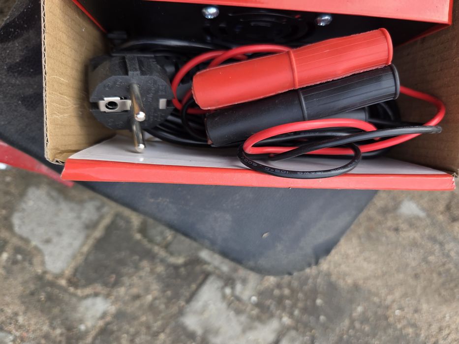 Nowy prostownik samochodowy 12V