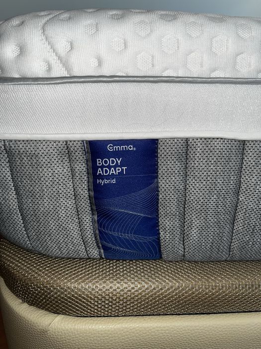Cama box com arrumação
