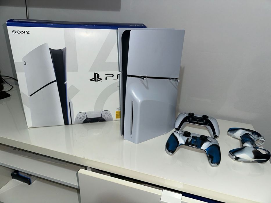 PlayStation 5 Slim Digital 1TB em excelente estado.
