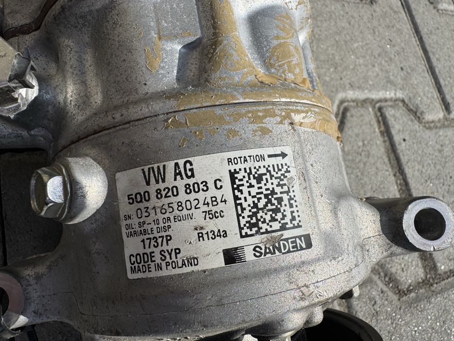 Компрессор кондиционера skoda octavia rapid 1.4 tsi 5q0820803c VW
