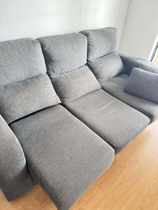 Sofá Cinza de 3 Lugares – Assentos Extensíveis – Bom Estado