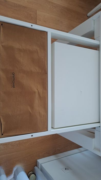 Vendo mesa de jantar extensível, cem cerejeira, lacada a branco.