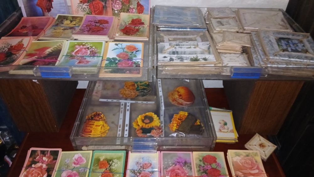 Lote  700  postal Nao circulado novos por 200 €