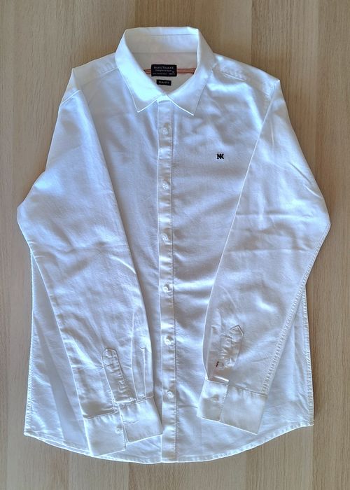 Camisa branca (Nukutavake Mayoral)