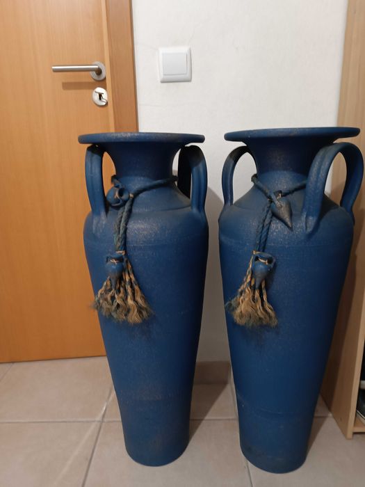 Vasos grandes azuis