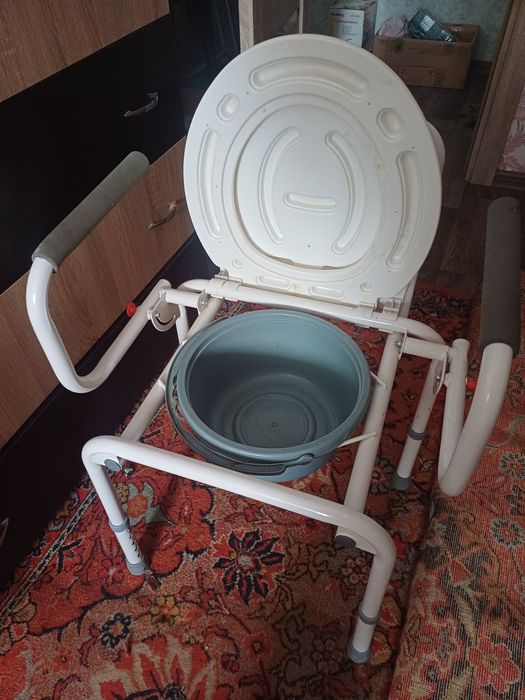 Крісло-туалет б.в.