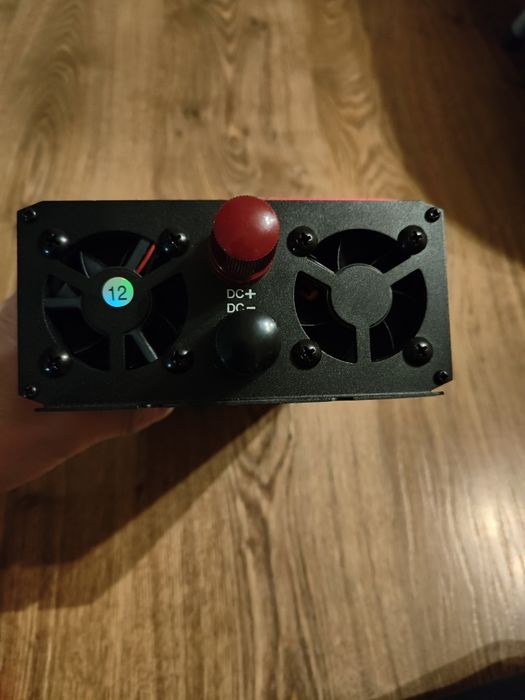 Інвертор 1600W (4000W пікова) 12V-220V Чиста Синусоїда 60 Гц