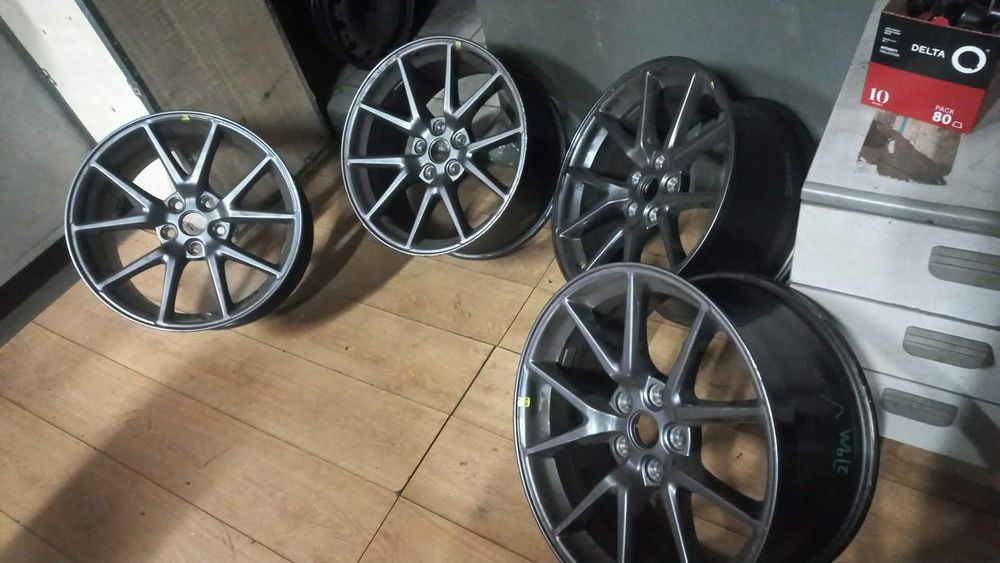 Jantes Tesla em 18