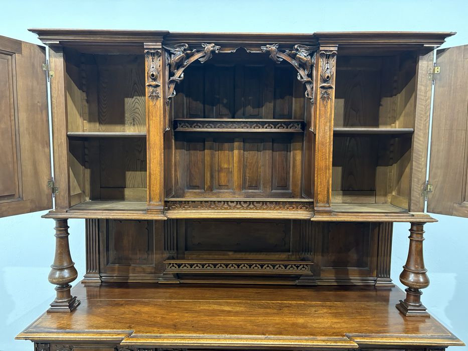 Duży piękny orzechowy kredens neorenesansowy