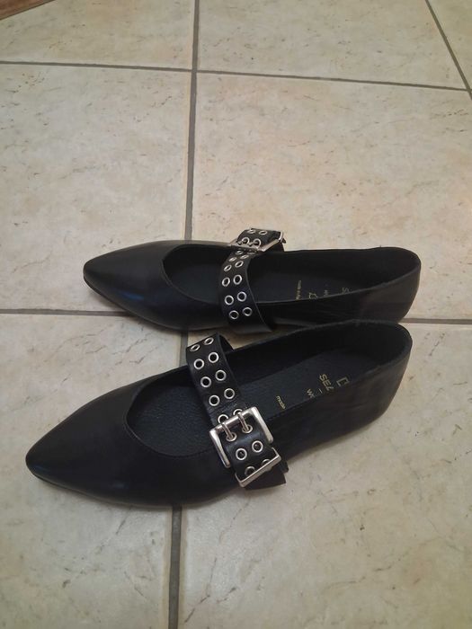 Sapatos/sapatilhas como novas