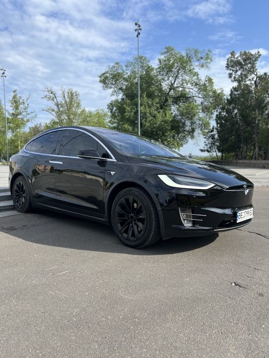 Продається автомобіль тесла Х