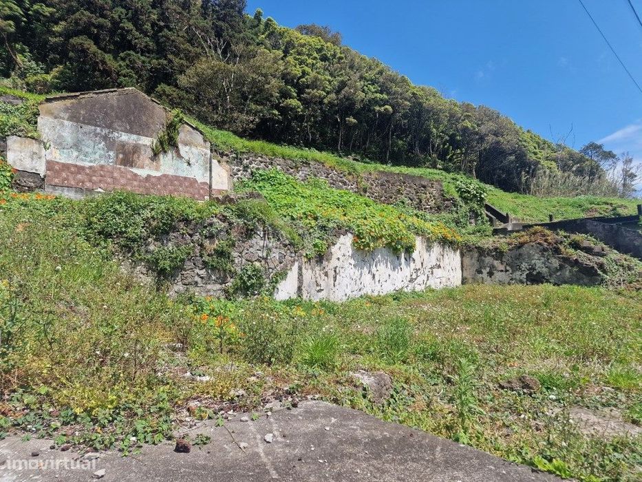 Terreno Urbano com Moradia em Ruína para Construção na Freguesia da...