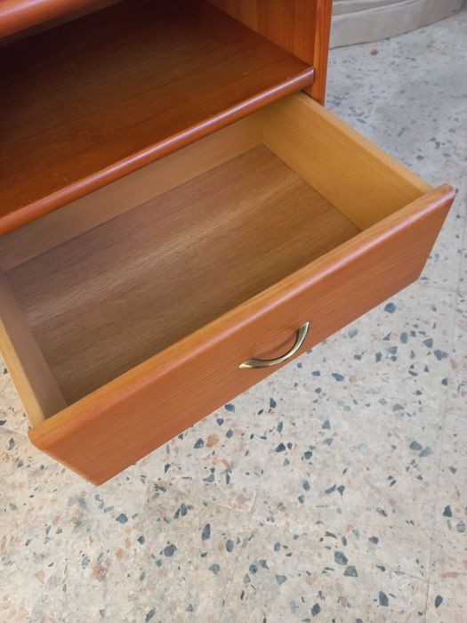 Mesa de cabeceira em madeira maciça