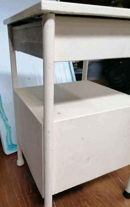 Mesinha Cabeceira Metalica Antiga