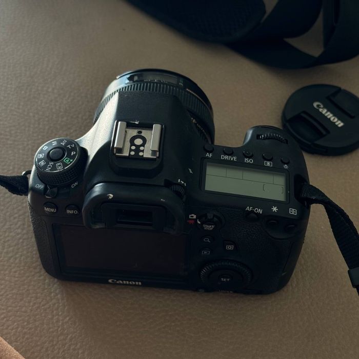 Canon 6D з об'єктивом EOS 50mm 1.4