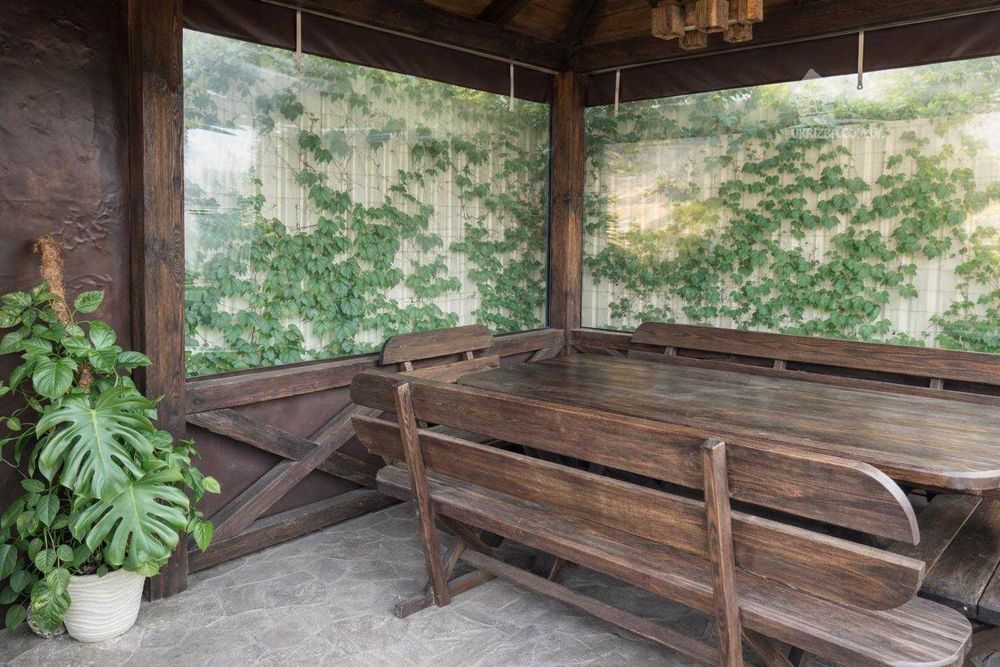 Київ. Будинок 250 кв. Теплий басейн, сауна, генератор.