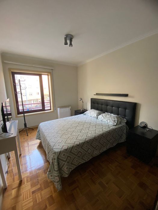Alugo arrendo quarto em vila nova de gaia