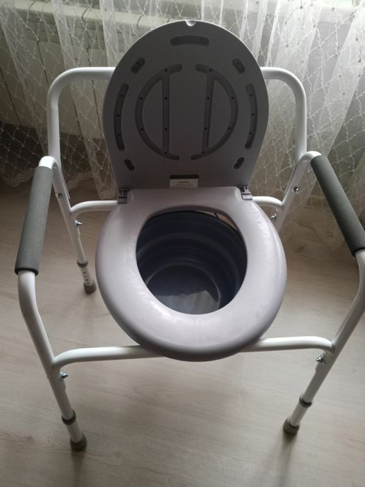 Продам крісло туалет