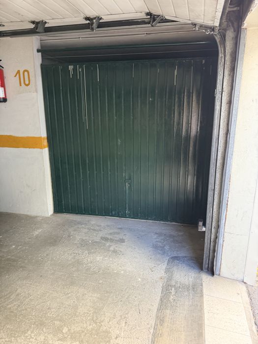 Arrendo Garagem Individual - junto estaçao caminhos ferro