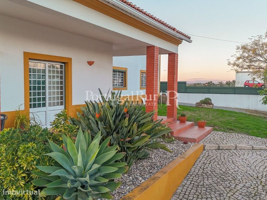 Moradia T5 com quintal e garagem no Gavião