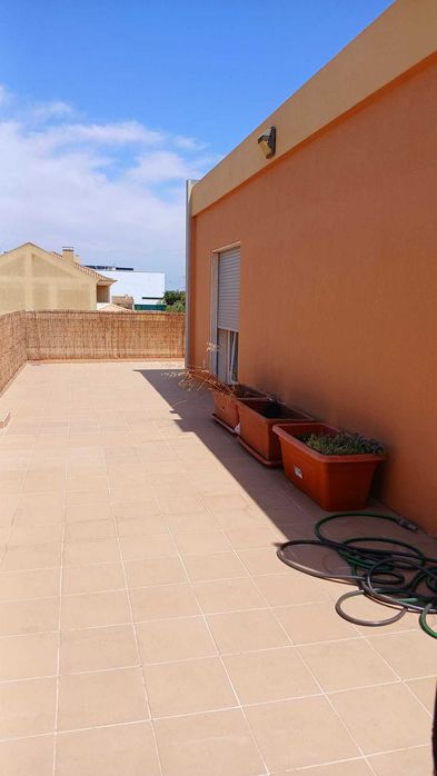 Apartamento T0 convertível em T1 com amplo Terraço Carcavelos