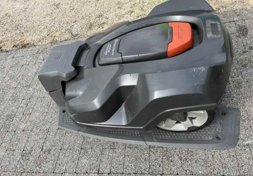 Housquarna Automower 330X, Електро газонокосарка (Tesla)