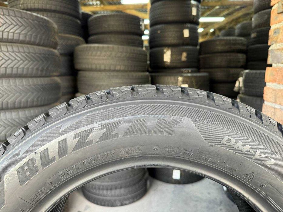 Зимова резина бу 225/60 R17 Bridgestone Blizzak DM-V2 арктична 9 мм пара або комплект