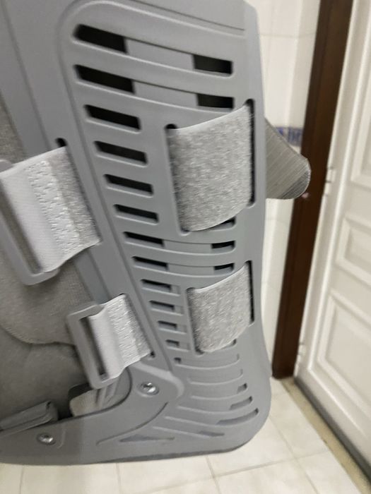 Bota walker em bom estado usada 1 mes