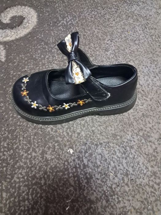 продам дитячі туфельки