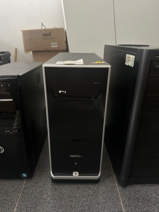 Várias Torres de Computador