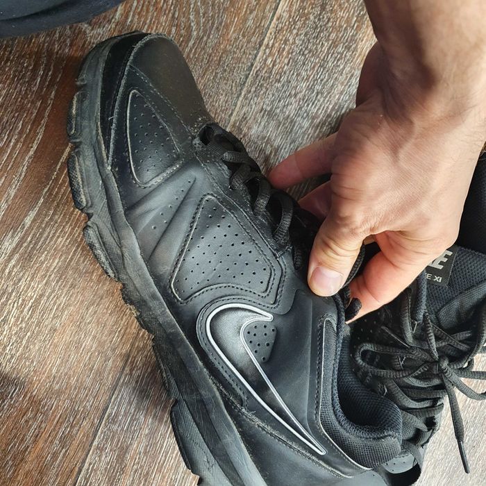nike кросівки оригінал кожа шкіра 27,5 см