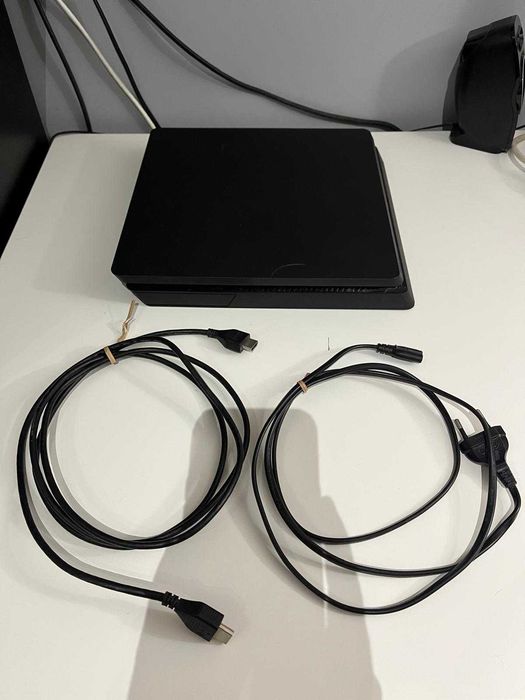 PlayStation 4 Slim 500GB + Comando + Cabos