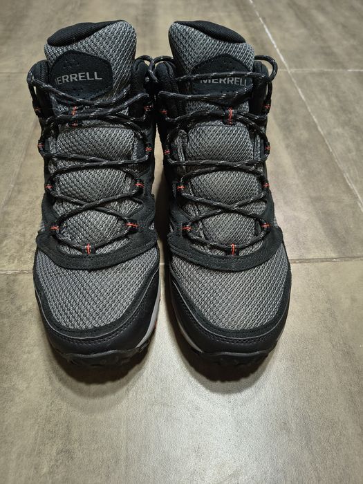 Продам ботинки зимні Merrell