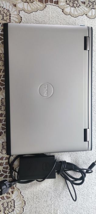 Laptop Dell Vostro 3550  Windows 10 pro.