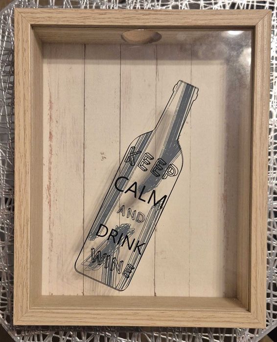 Drewniany pojemnik dekoracyjny z szybą – na korki po winie