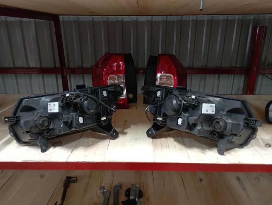 Фара Ліва/Права Renault Dacia Logan 2