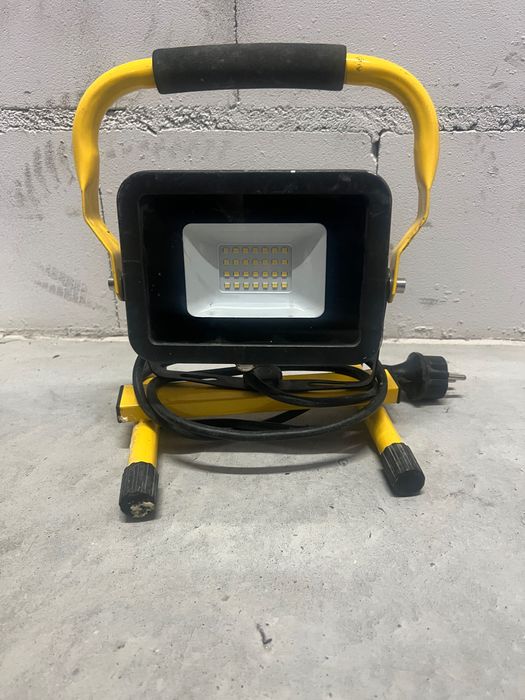 Halogen LED budowlany IP 65