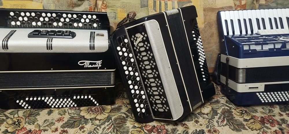 Зменшений баян на 80 басів Восток.