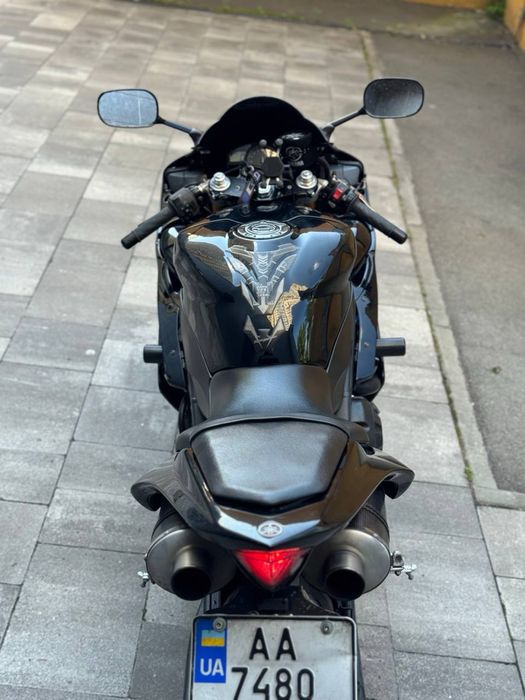Yamha yzf r1.