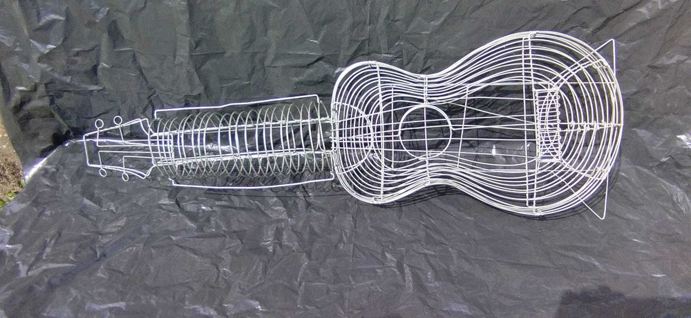 Viola artesanato em arame.