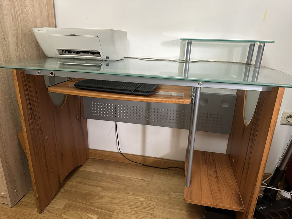 Secretaria com oferta de impressora