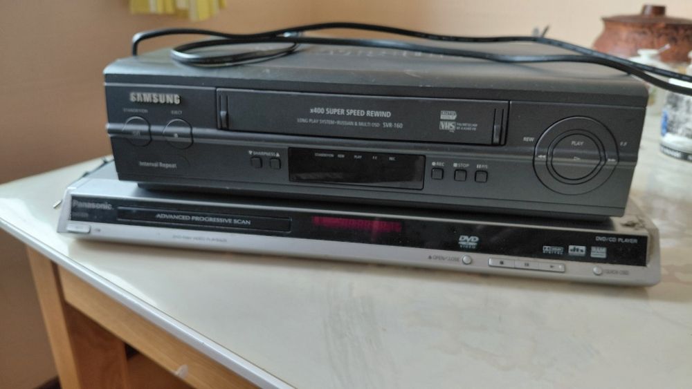 Відеомагнітофон Samsung (VHS) + DVD-плеєр Panasonic