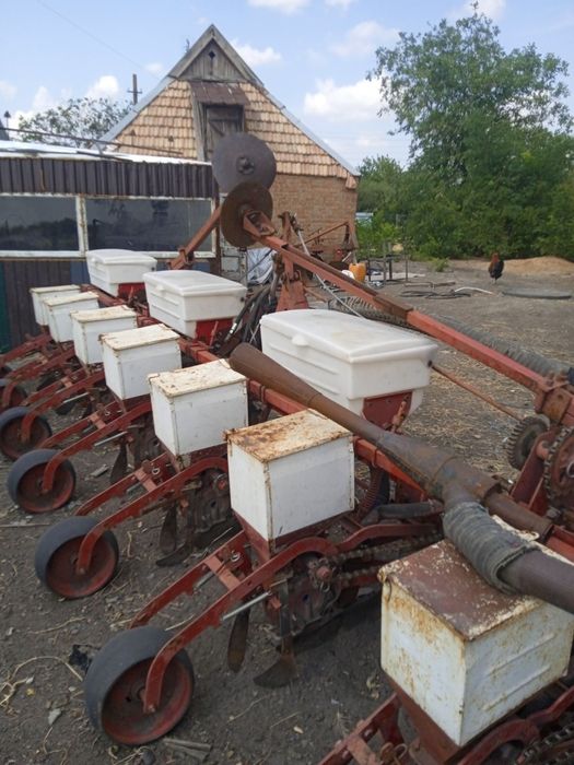 Продам  сеялку супн-8