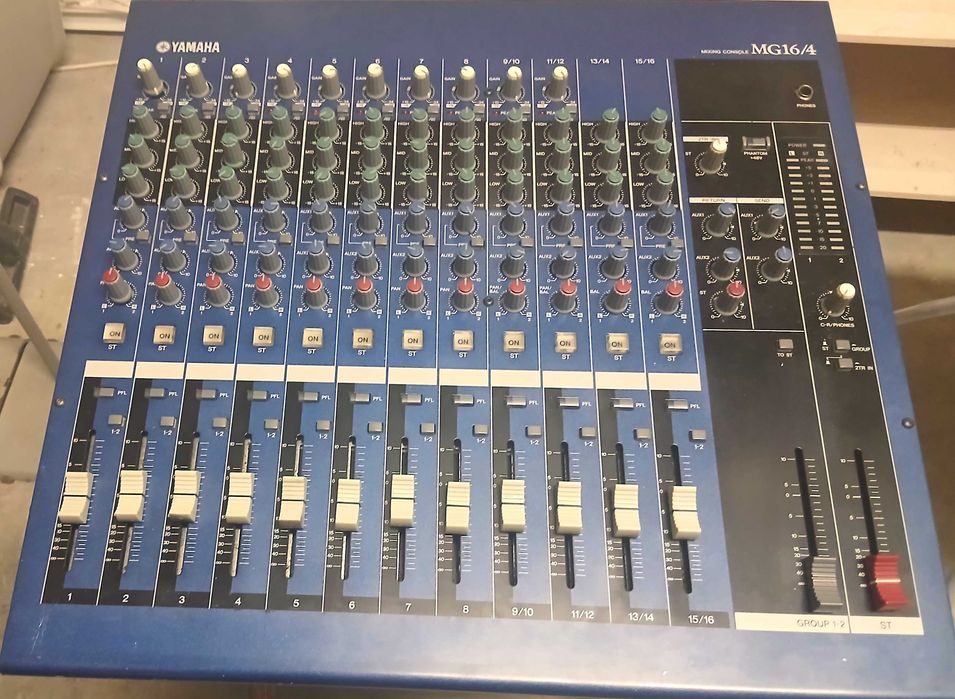 Mesa de mistura Yamaha(como nova)