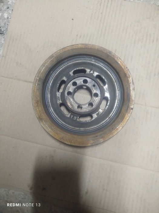 Шків колінвала Mazda 323  rf2a