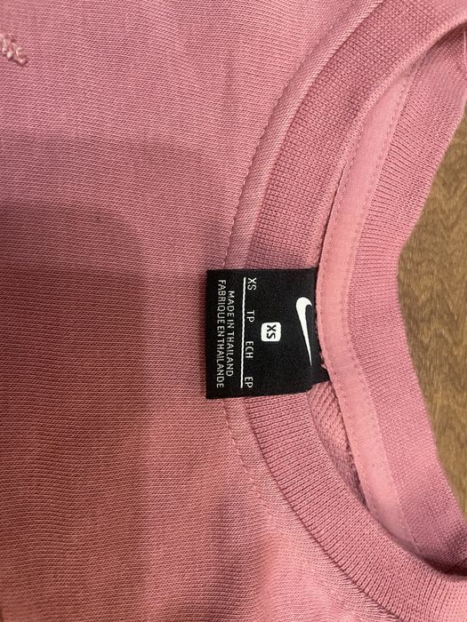 Różowa bluza cropped Nike