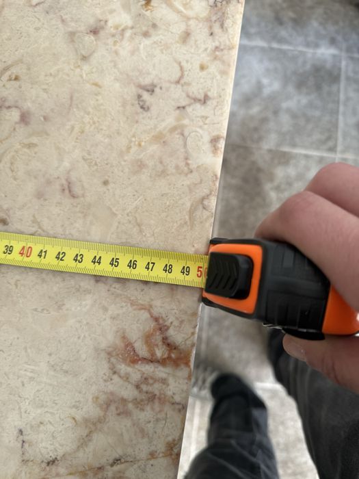 móvel de apoio de cozinha clássico com tampo em marmore